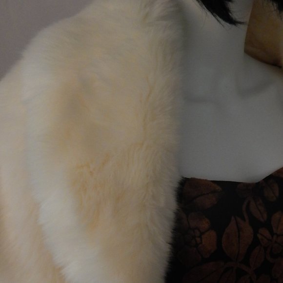 Tena Rae Custom OFF WHITE FAUX FUR COVER - Picture 2 of 8